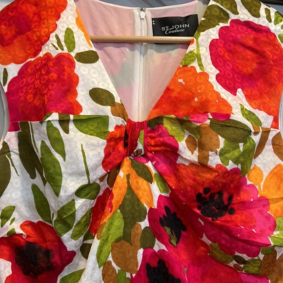 St. John Couture sleeveless silk and wool blend sleeveless floral shirt - Picture 3 of 11